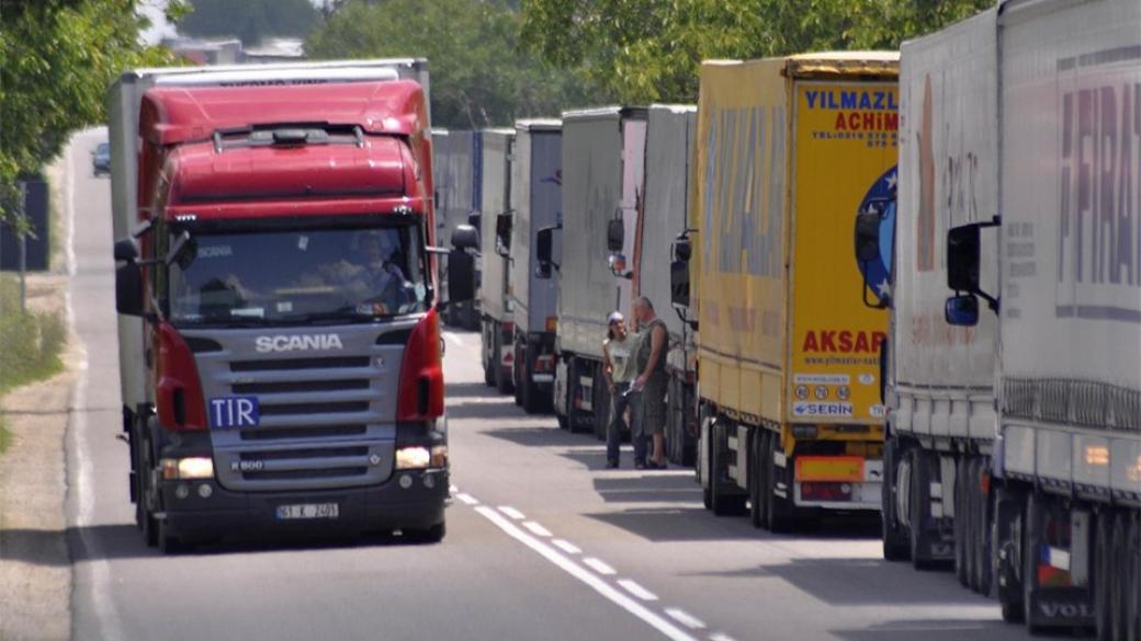 Стотици български шофьори блокирани на италианските пристанища