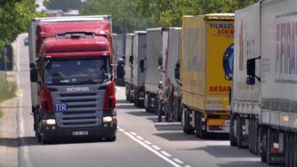 Стотици български шофьори блокирани на италианските пристанища