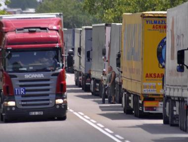 Стотици български шофьори блокирани на италианските пристанища