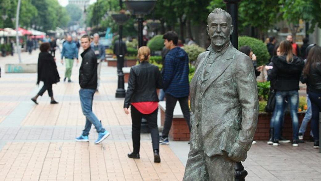 Паметникът на Алеко Константинов вече е на бул.”Витоша”