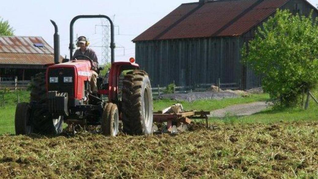 Земеделските производители ще получават помощта за гориво в брой