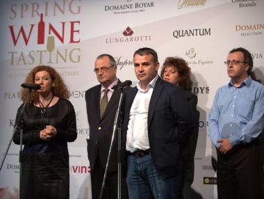 Над 100 вида вина представи голямо винено изложение