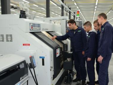 100 лв. бонус на младежи, за да ходят редовно на работа