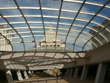 Стъкленият купол на Ларгото се пропука