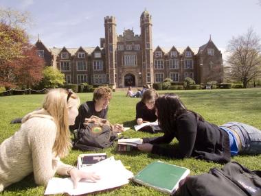 ИТ гиганти могат да отварят университети във Великобритания