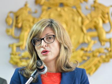 Екатерина Захариева: Президентът трябва да може сам да инициира референдуми