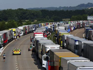 Тираджии блокираха магистралите във Франция