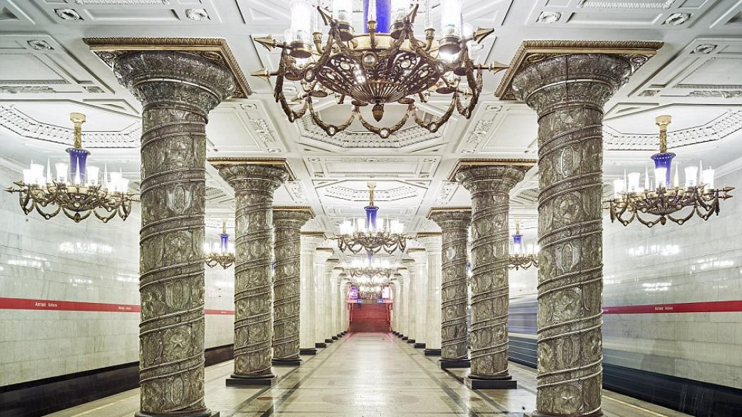Величествената архитектура на метростанциите в Москва