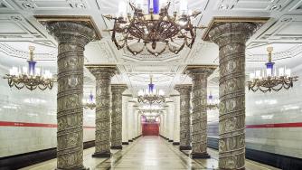 Величествената архитектура на метростанциите в Москва