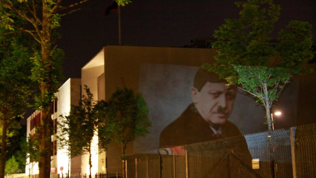 Немски артисти сравниха Ердоган с Хитлер