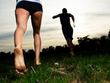 Бягането боси ви прави по-умни