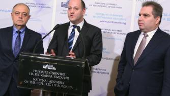 ДСБ иска преговори с Борисов за общ президент и мнозинство