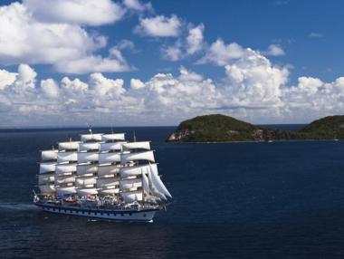 Най-големият ветроход в света акостира в Порт Бургас