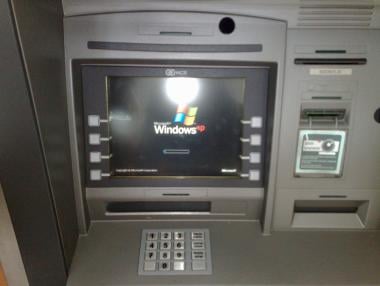 Microsoft призовава банките да заменят Windows XP в банкоматите