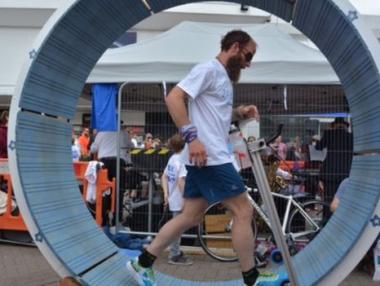 Да бягаш 24 часа в колело на хамстер