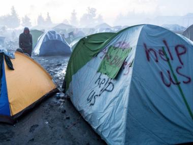 Гърция изселва бежанците от лагера край „Идомени“