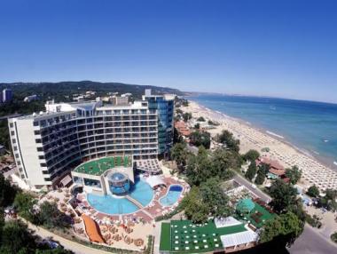 Стигаме с лифт от хотела до плажа