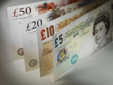 Ралито на британската лира продължава