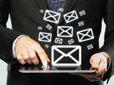 Забраниха със закон служебни имейли през уикенда