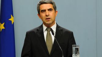 Президентът пита КС за референдума на Слави