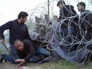 Спипаха 50 нелегални мигранти на границата с Гърция