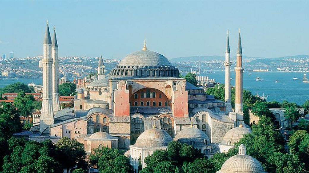 Мюсюлмани настояват „Света София“ отново да е джамия
