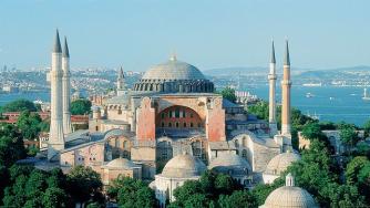 Мюсюлмани настояват „Света София“ отново да е джамия
