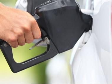 Колко ще плащаме за литър бензин и дизел през лятото?