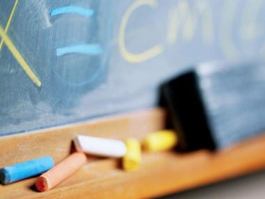 МОН набира 153 директори на училища