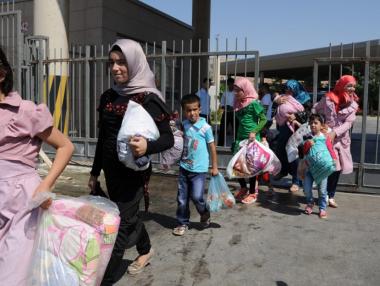 Откриват първия бежански лагер в Париж