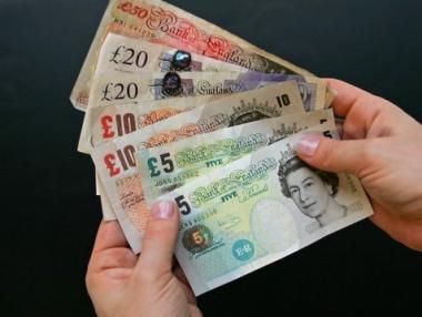 Паундът поевтиня след ново проучване, което сочи към Brexit