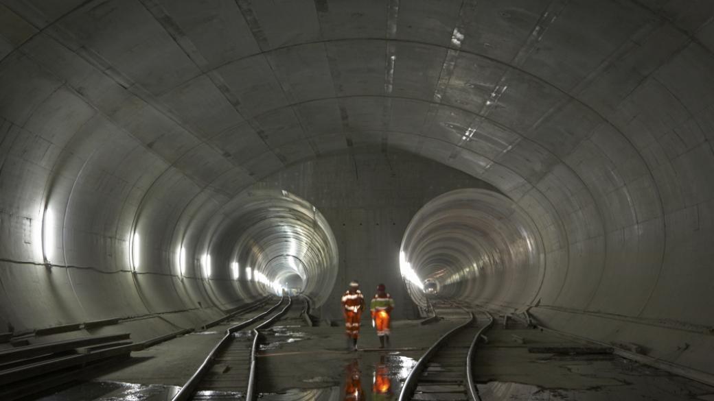 В Швейцария откриват най-дългия жп тунел в света
