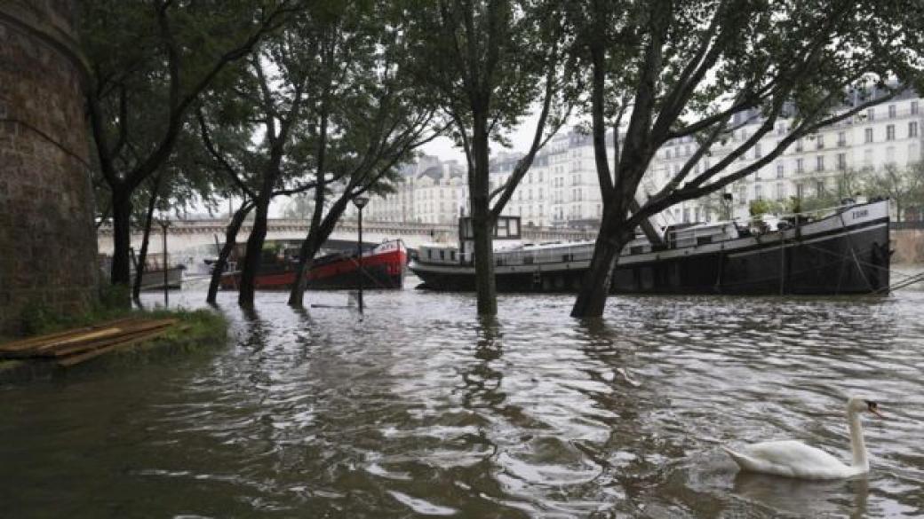 Париж е наводнен, Сена преля