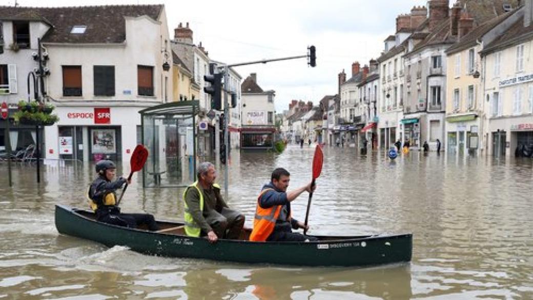 Над 5.5 хил. души евакуирани заради наводненията във Франция