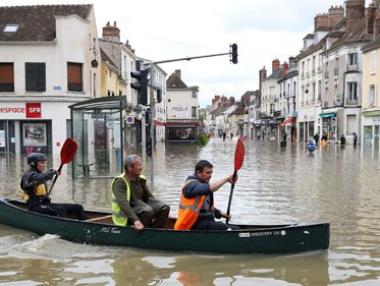 Над 5.5 хил. души евакуирани заради наводненията във Франция