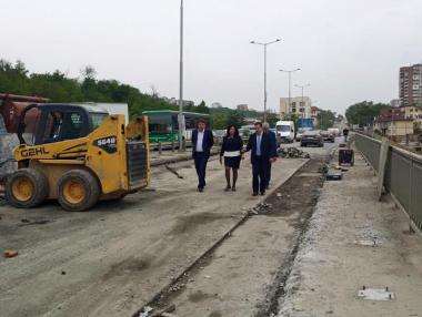 Ремонти блокират пътищата на страната