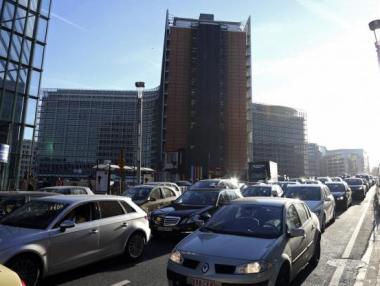 Брюксел забранява старите коли