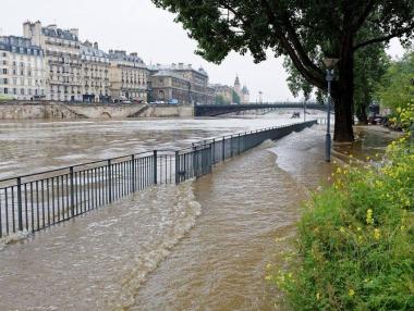 Затварят Лувъра