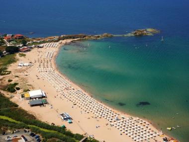 Почистват замърсените плажове в Лозенец до месец