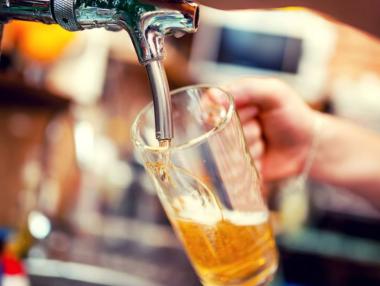 Пускат бира по тръбопровод в Брюж