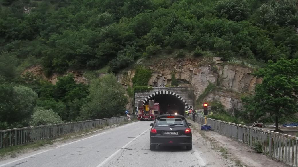 Ремонтират тунела след Асеновград