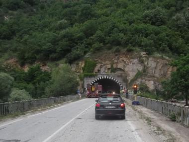 Ремонтират тунела след Асеновград