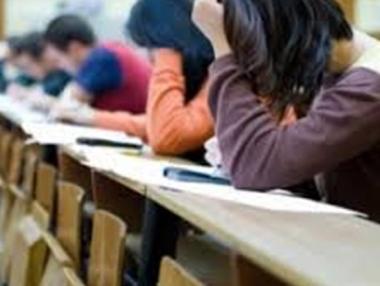 Над 10 000 двойки на двете задължителни матури