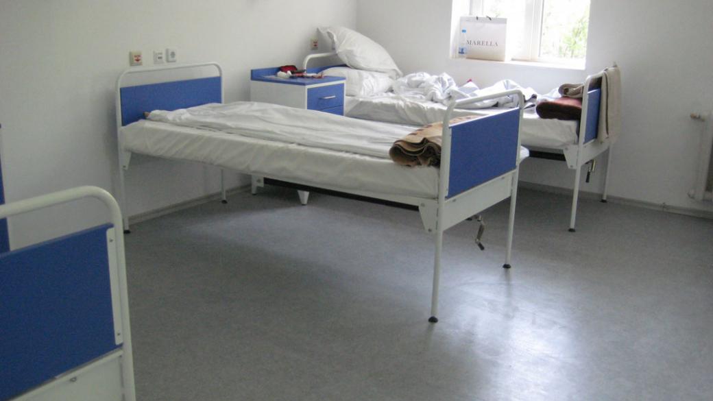3000 легла по-малко в частните болници