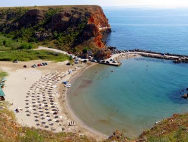 Достъпът на коли до залива Болата остава