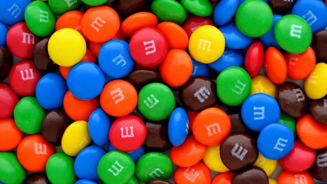Швеция забрани продажбата на бонбони M&Ms в тази форма