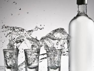 Водката в Русия става 190 рубли за половин литър