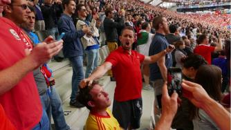 Фен на Уелс проспа историческия мач със Словакия