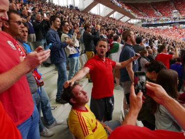 Фен на Уелс проспа историческия мач със Словакия