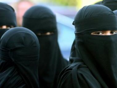 Решават дали да въведат национална забрана на бурките